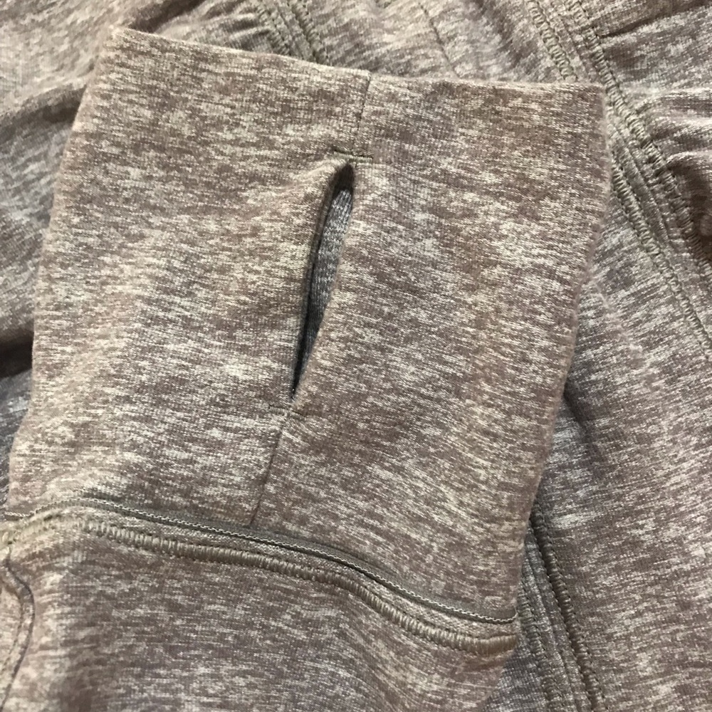 ⭐️🔥SALE🔥⭐️ Lululemon pullover - Picture 8 of 8